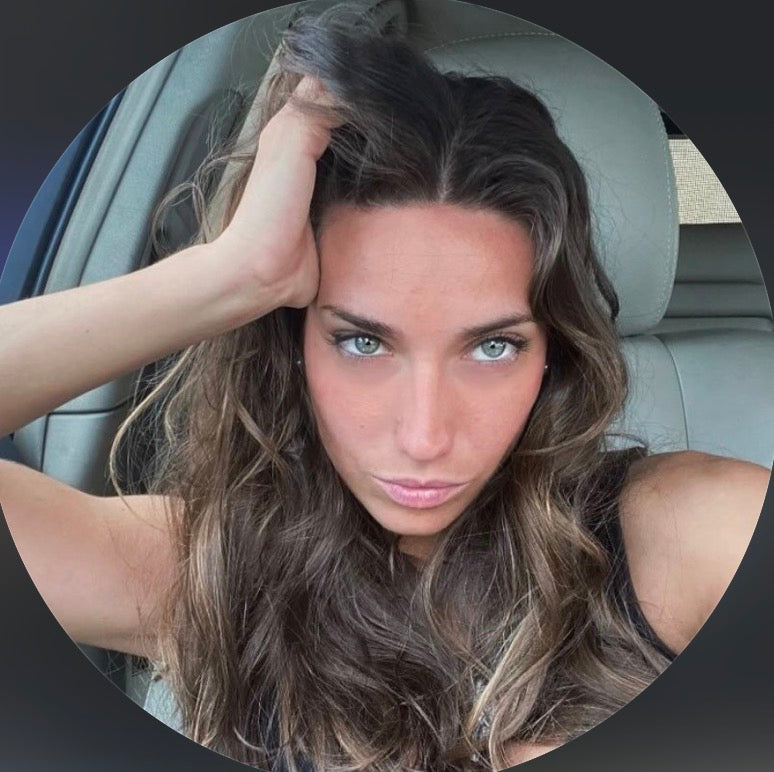 <em>Samantha Lee, Miami, FL</em>